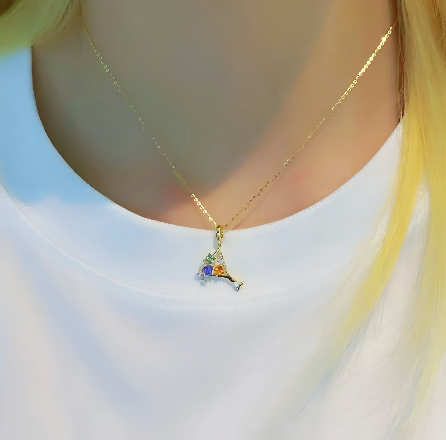 Beverage Glass 18k Gold Diamond Sapphire Pendant (Item No. VT167）