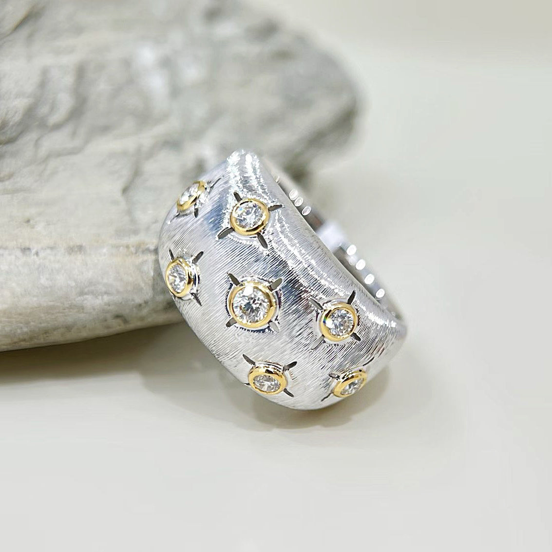 Vintage 18k Gold Diamond Ring (Item No. VT492）