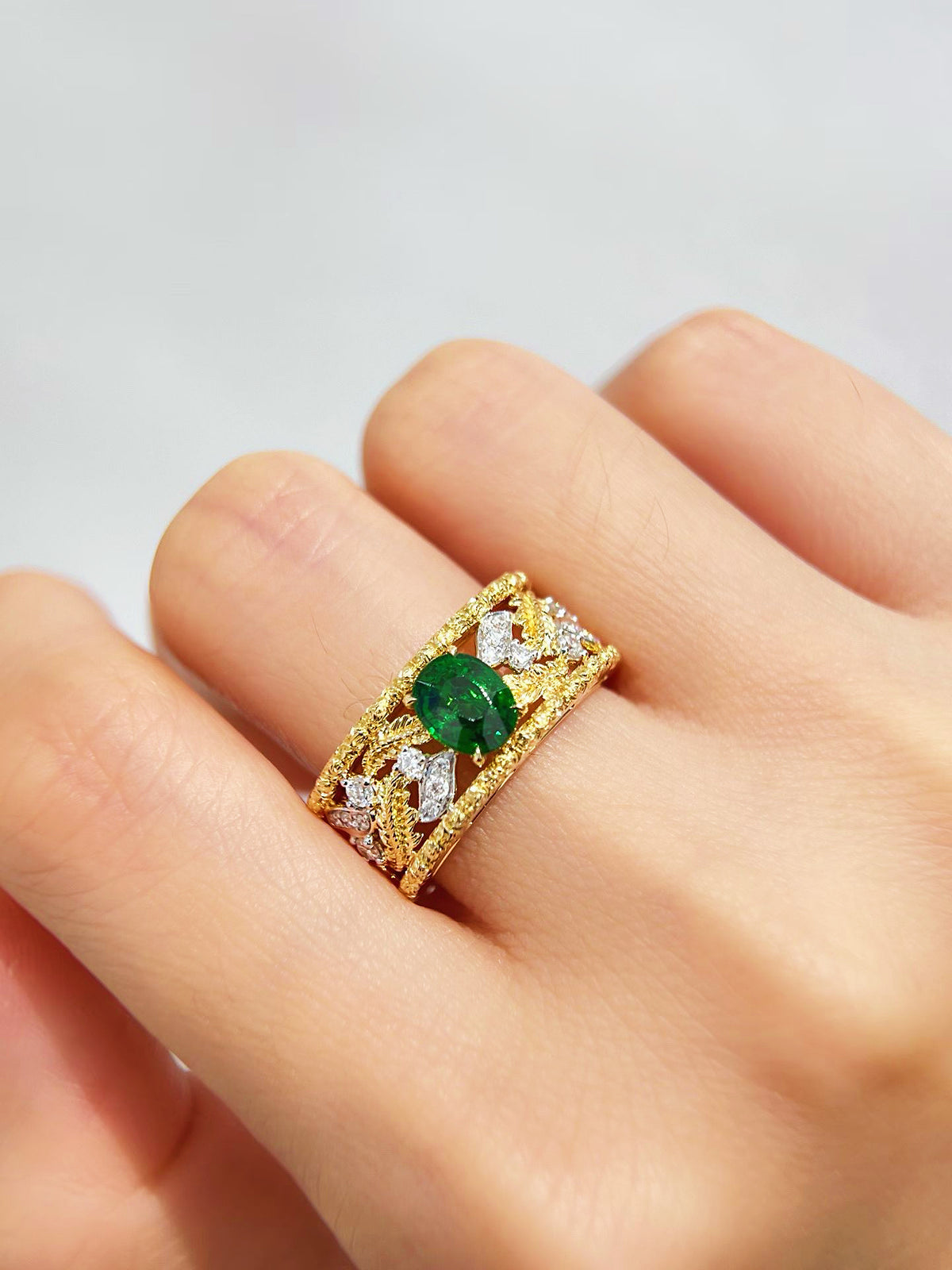 Vintage 18k Gold Diamond Ring (Item No. VT525）