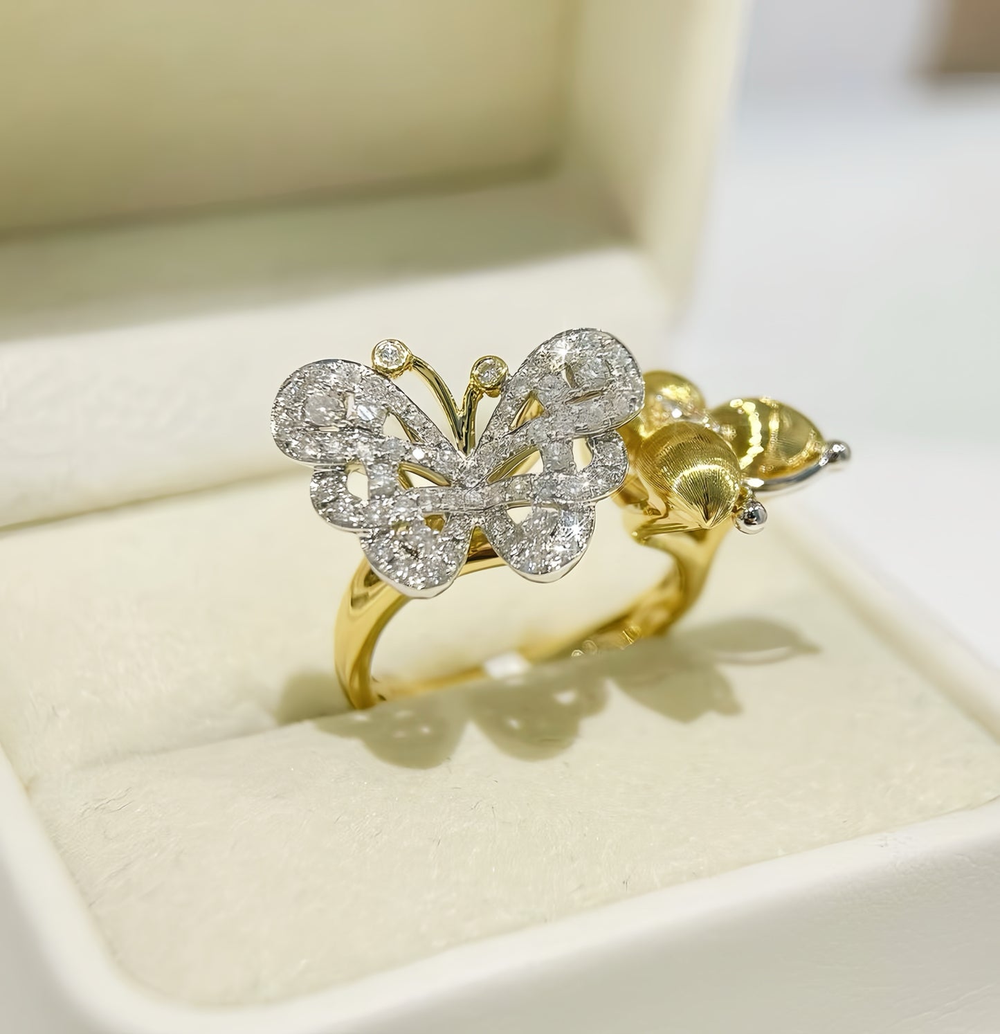 Butterfly Vintage 18k Gold Diamond Ring (Item No. VT320)