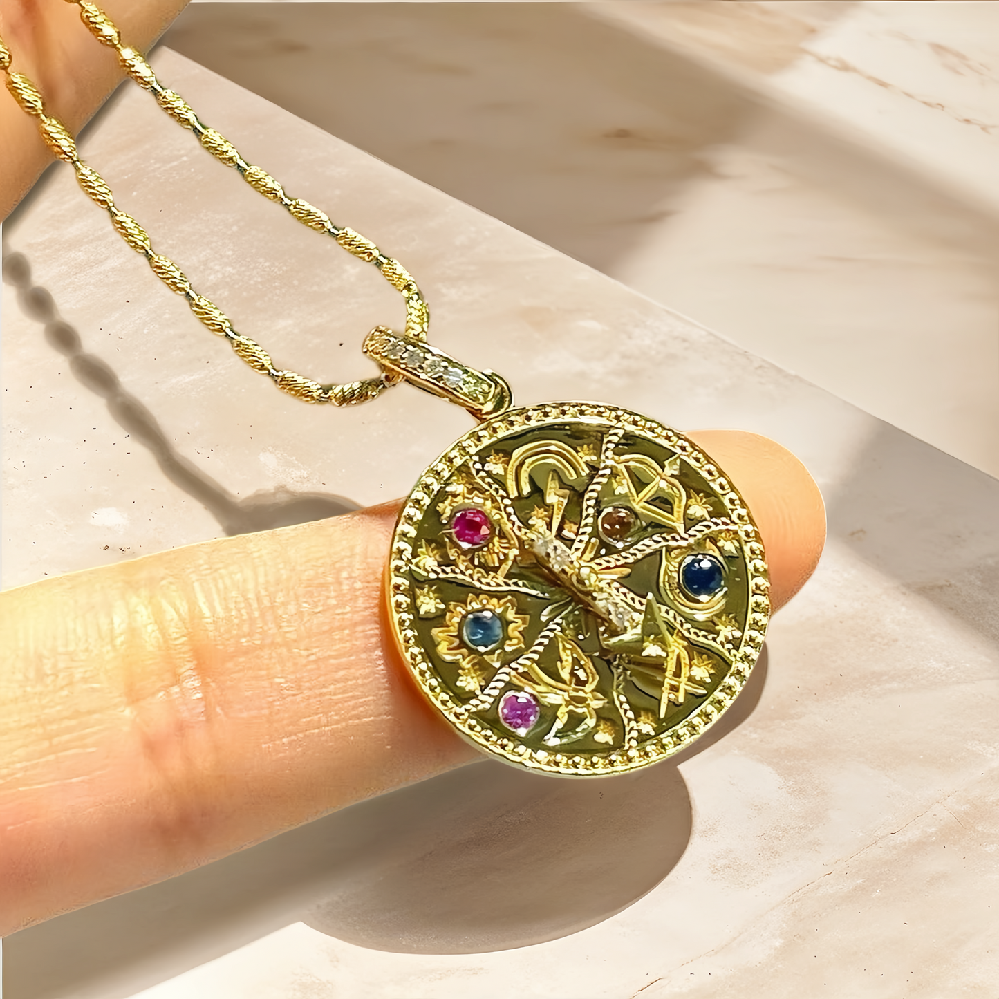 Compass Vintage 18k Gold Diamond Pendant (Item No. VT165）