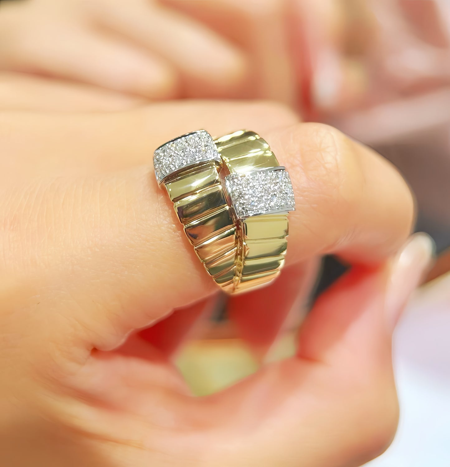 Contemporary 18k Gold Diamond Ring (Item No. VT377）