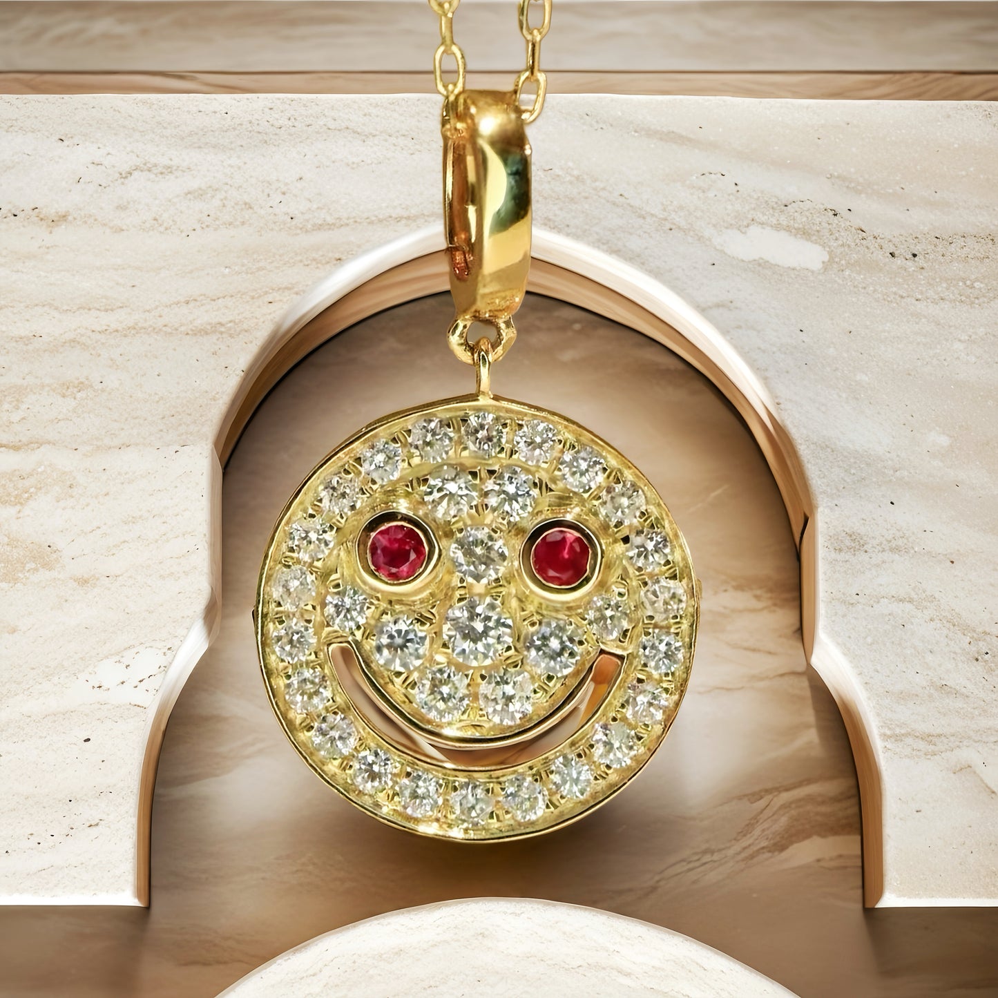 Smile 18k Gold Diamond Pendant (Item No. VT199）