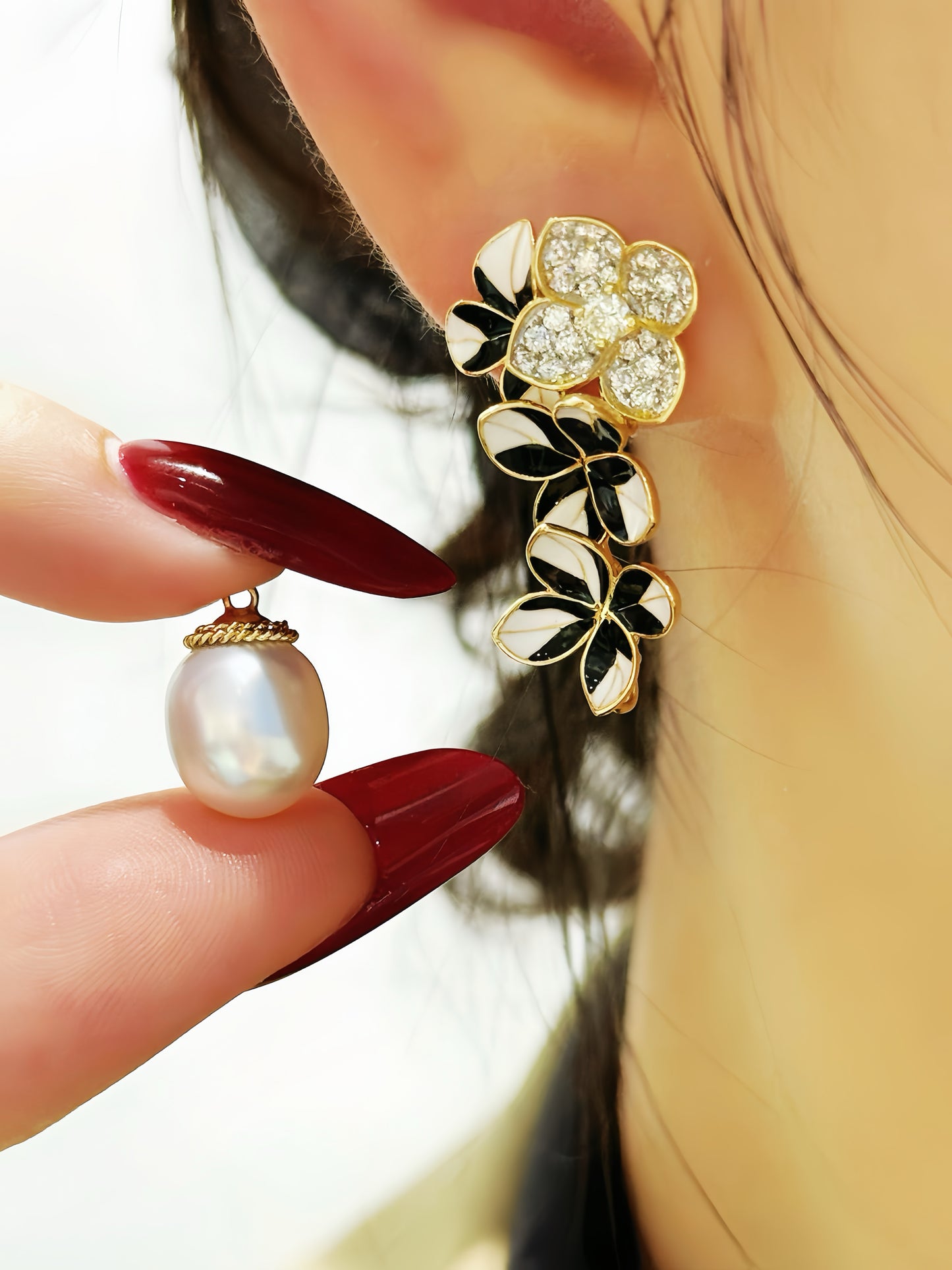 Enamel 18k Gold Diamond Earring (Item No. VT440）