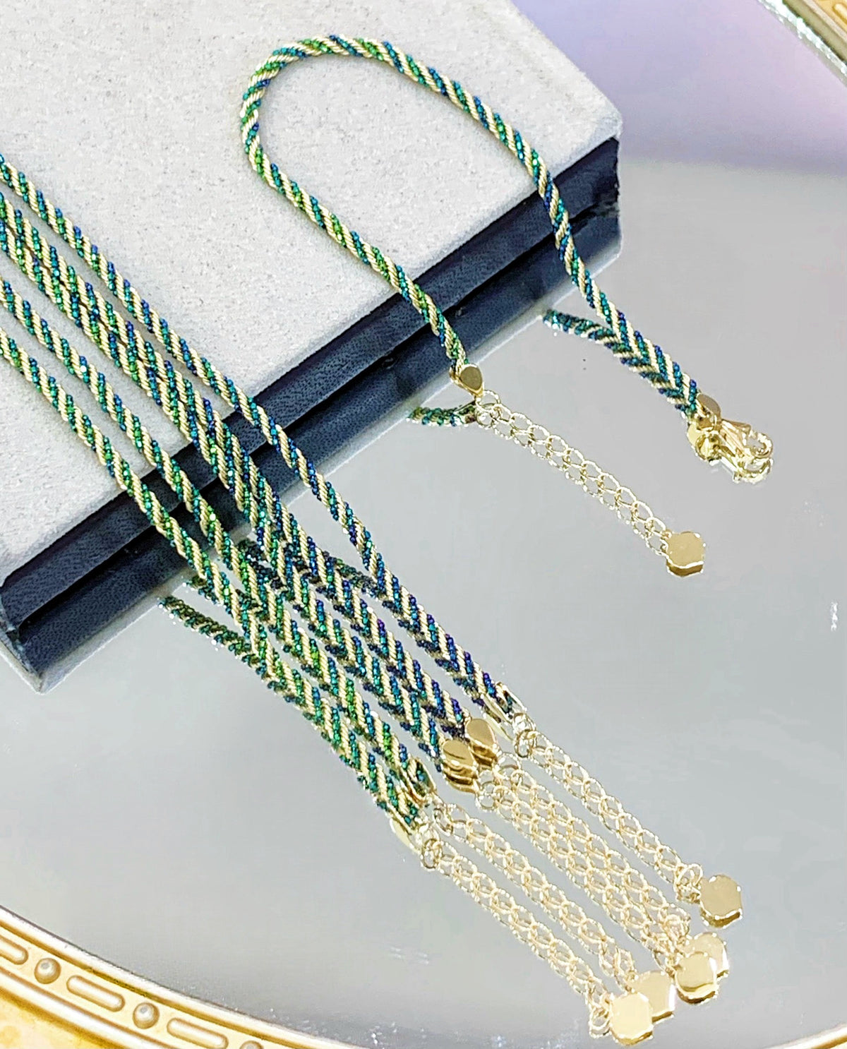 Weaving 18k Gold Bracelet (Item No. SJB021）
