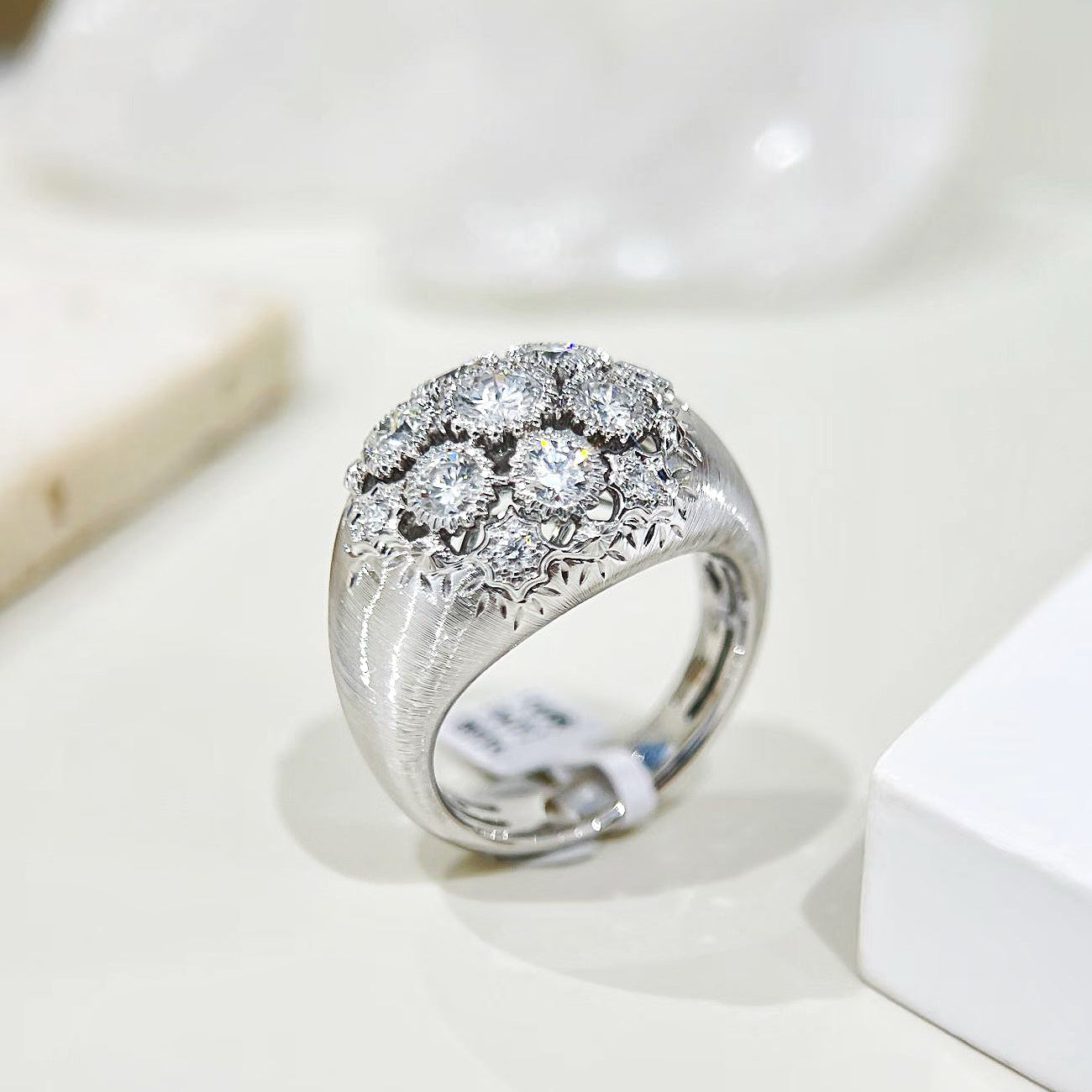 Vintage 18k Gold Diamond Ring (Item No. VT481）