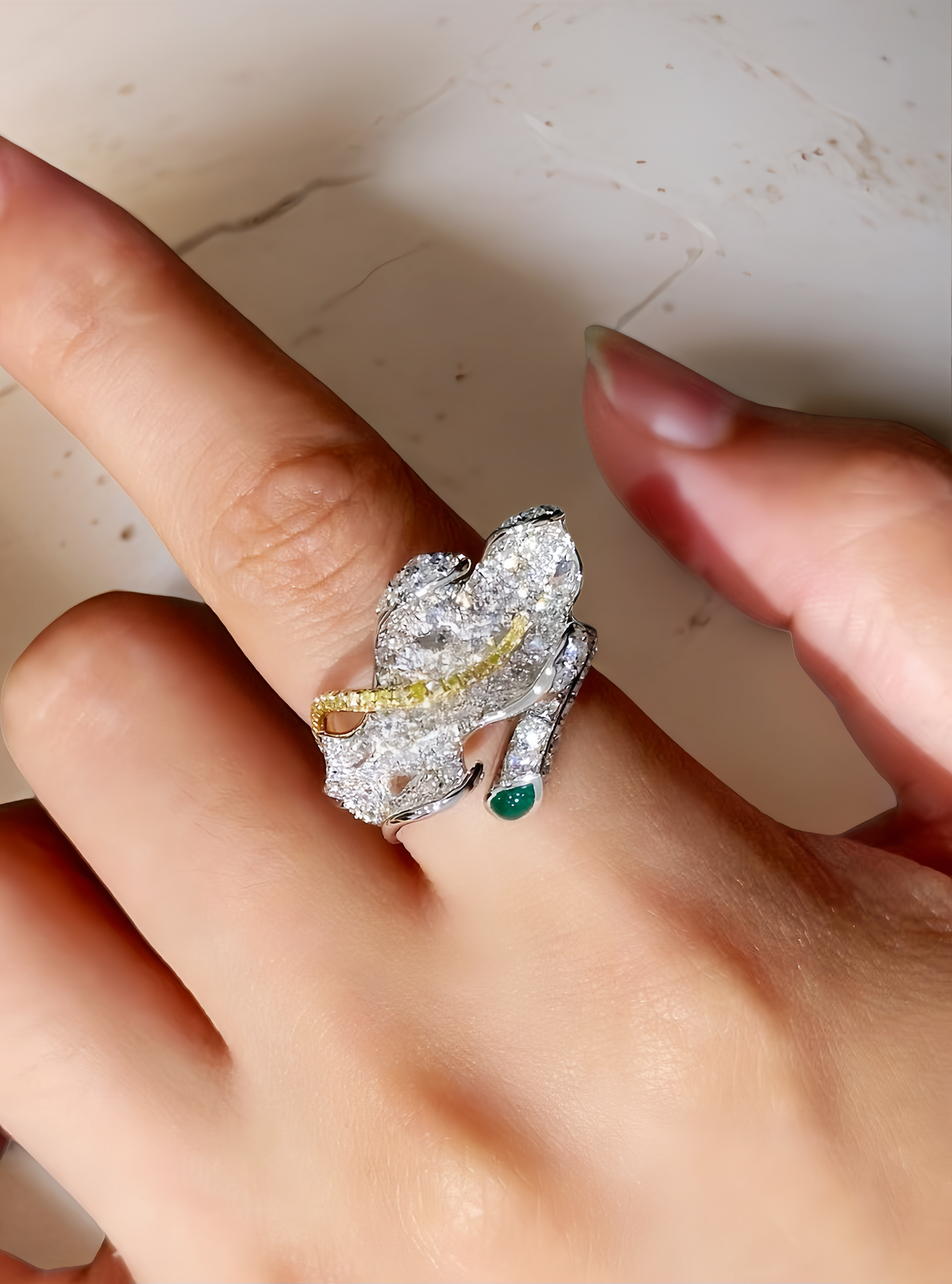 Leaf 18k Gold Diamond Ring (Item No. VT223）