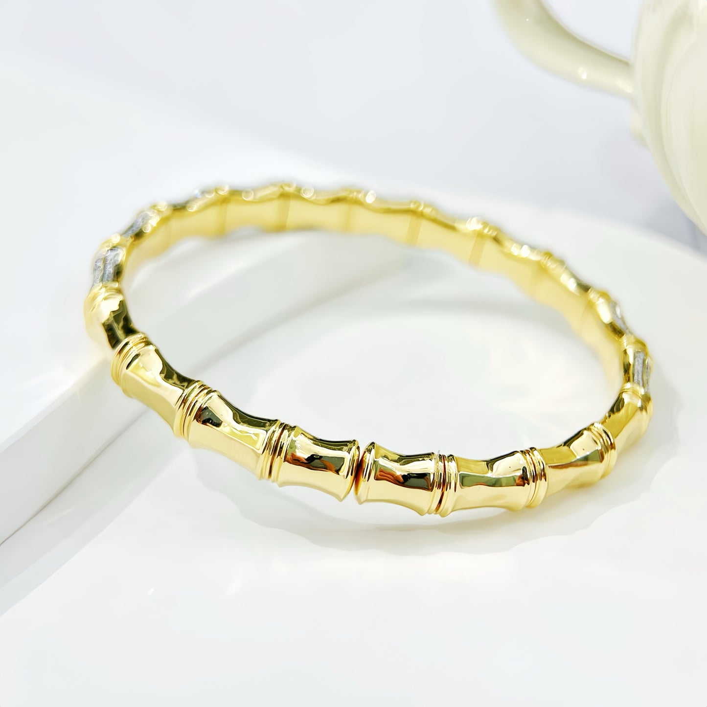 Weaving Vintage 18k Gold Diamond Bracelet (Item No. VT390）