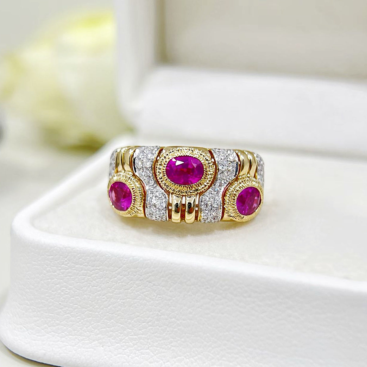 Vintage 18k Gold Diamond Ruby Ring (Item No. VT480）