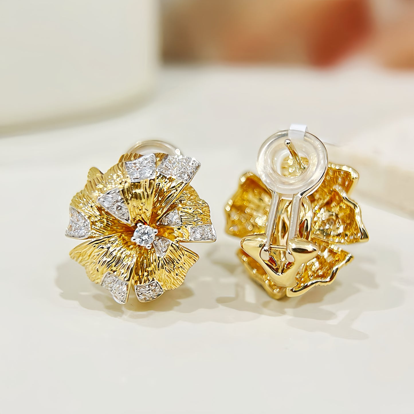 Vintage Flower 18k Gold Diamond Earring (Item No. VT329)