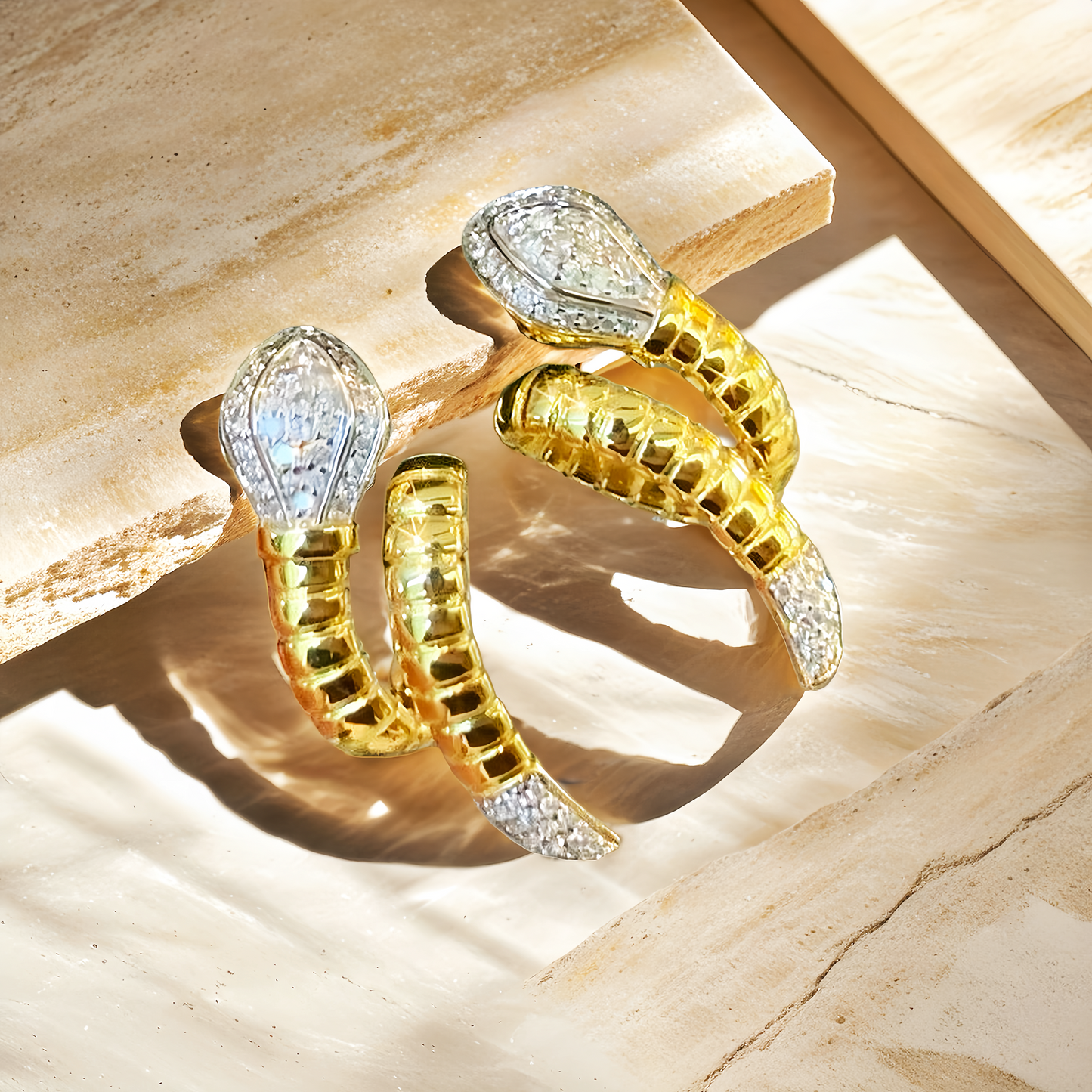Snake 18k Gold Diamond Earring (Item No. VT249)