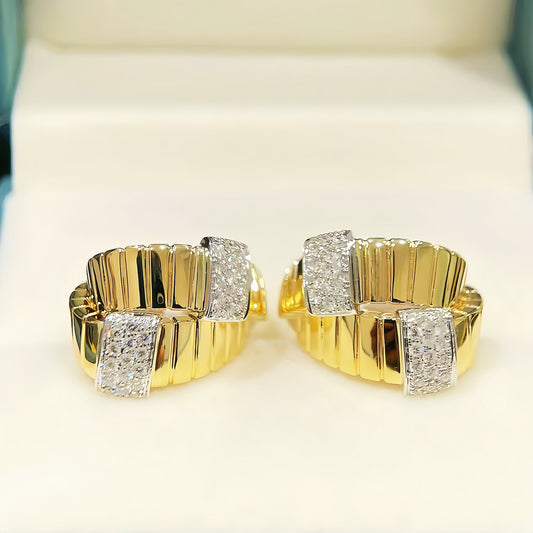 Contemporary 18k Gold Diamond Earring (Item No. VT379）