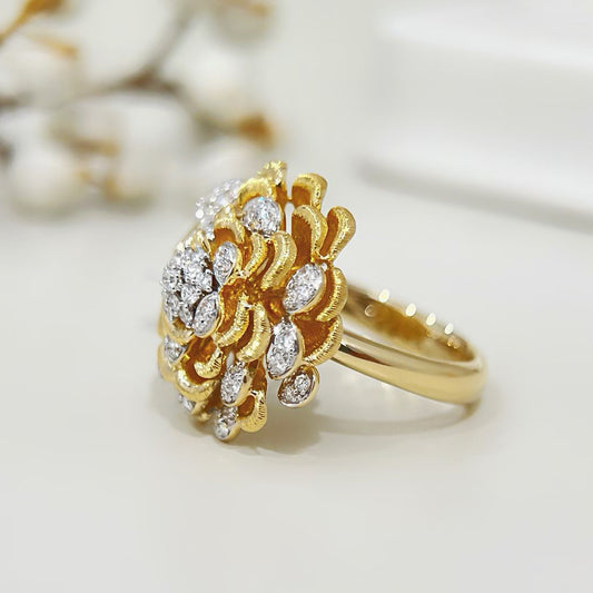 Flower 18k Gold Diamond Emerald Ring (Item No. VT462）