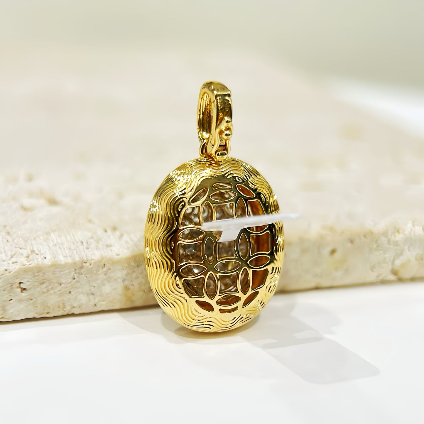 Vintage 18k Gold Diamond Pendant (Item No. VT366）