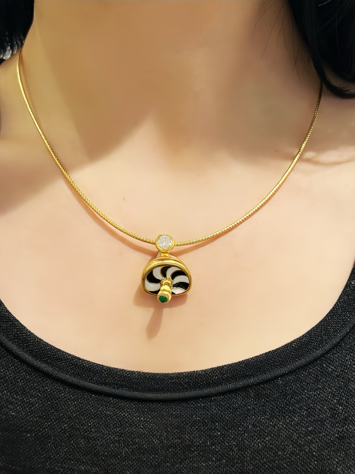 Mushroom Vintage 18k Gold Diamond Pendant (Item No. VT367）