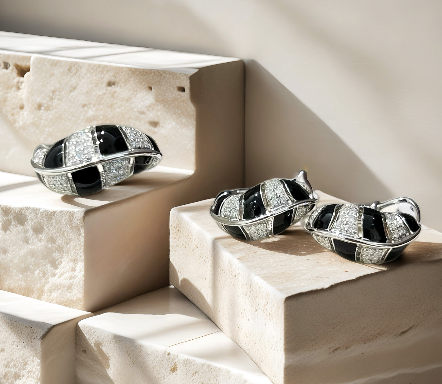 Black Enamel 18k Gold Diamond Ring (Item No. VT156）