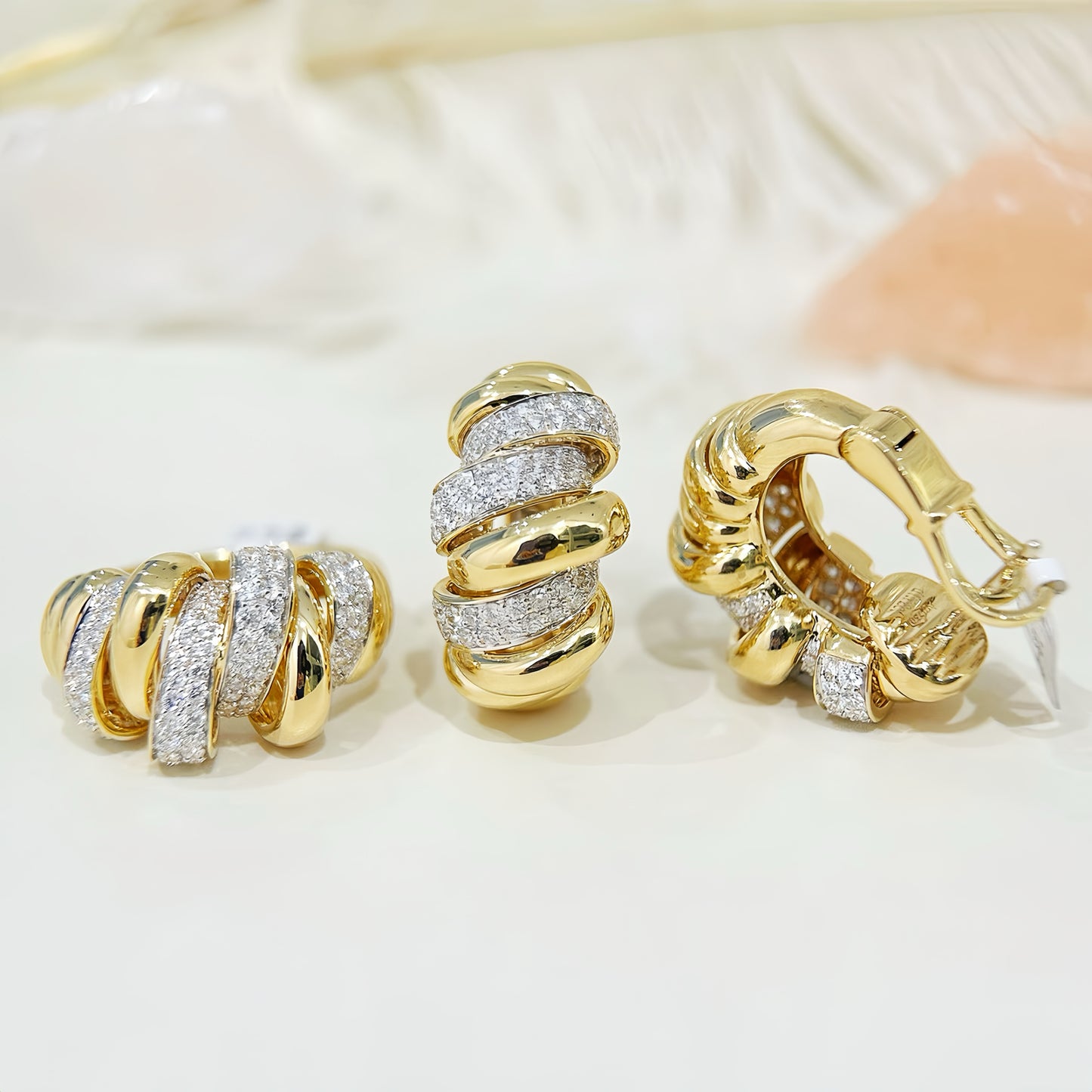 Vintage 18k Gold Diamond Earring (Item No. VT335)