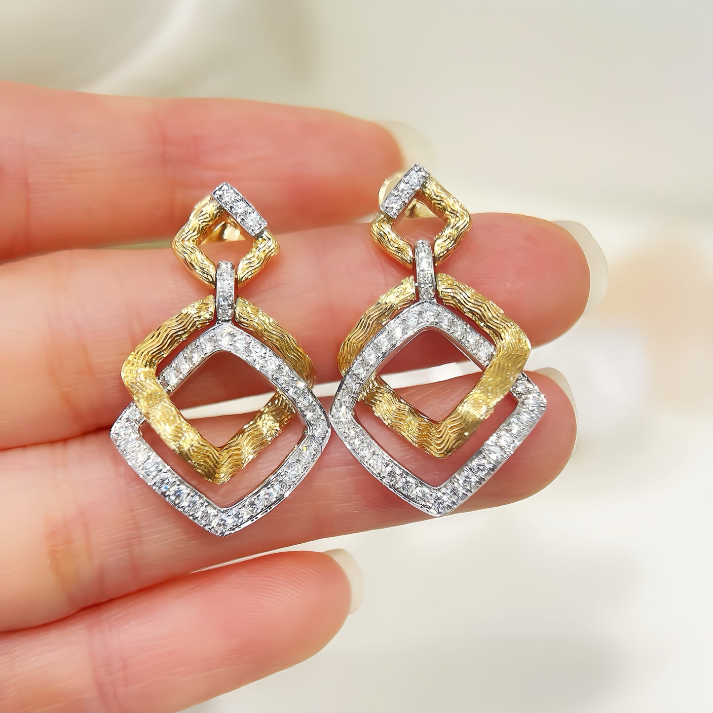 Vintage 18k Gold Diamond Earring (Item No. VT328)