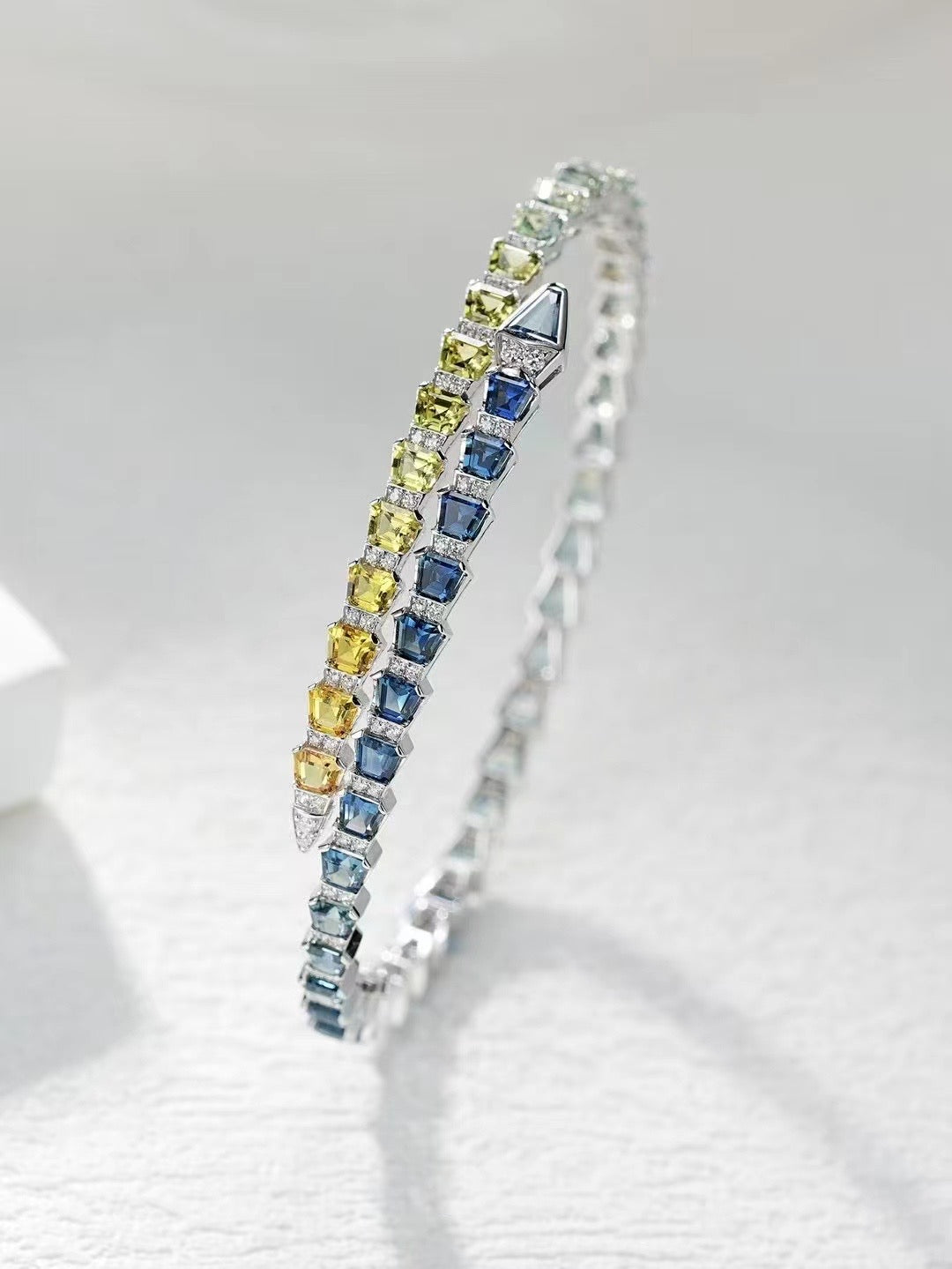 Rainbow Sapphire 18k Gold Bracelet (Item No. SA079）