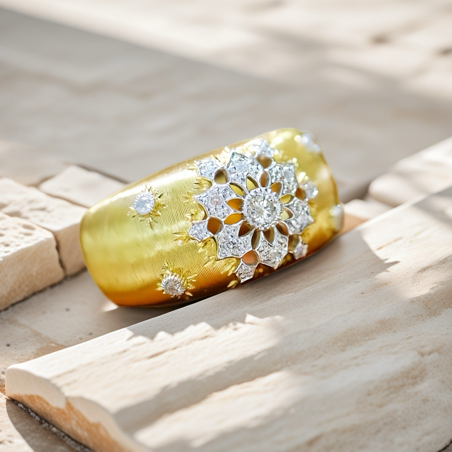 Rigato Engrave Vintage 18k Gold Diamond Ring (Item No. VT030）