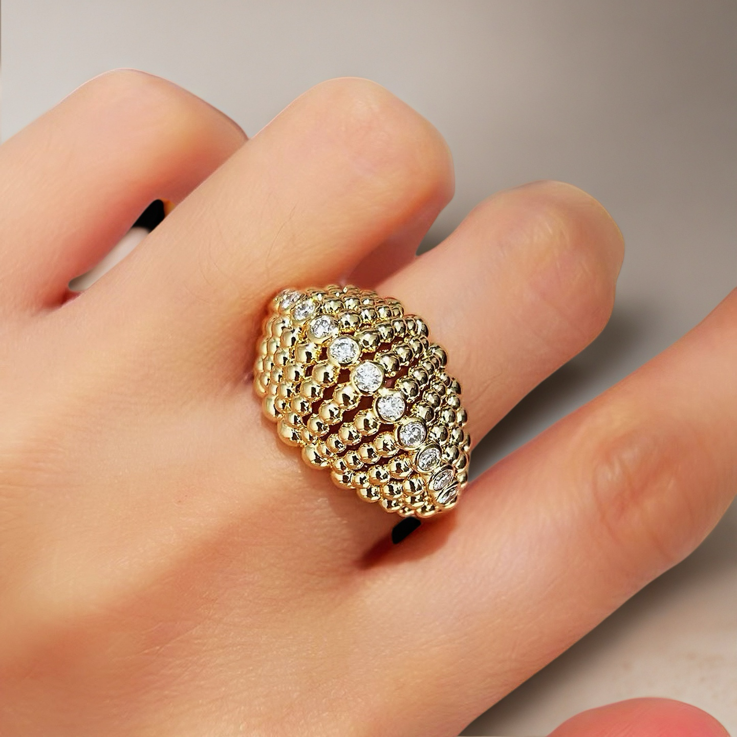 Shell Vintage 18k Gold Diamond Ring (Item No. VT020）