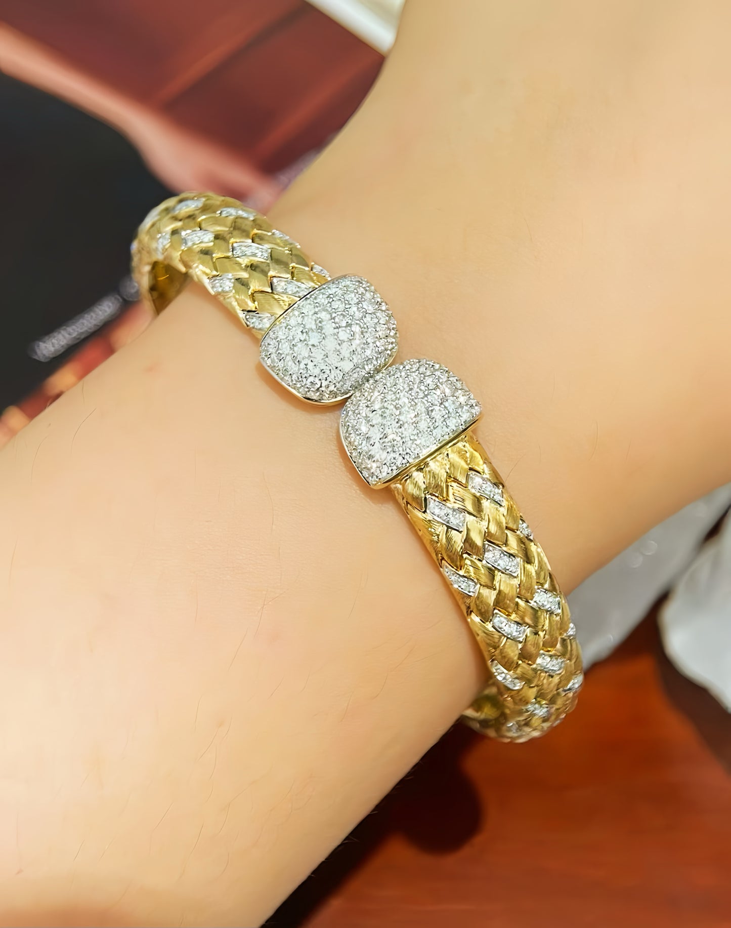 Weaving Vintage 18k Gold Diamond Bracelet (Item No. VT351)