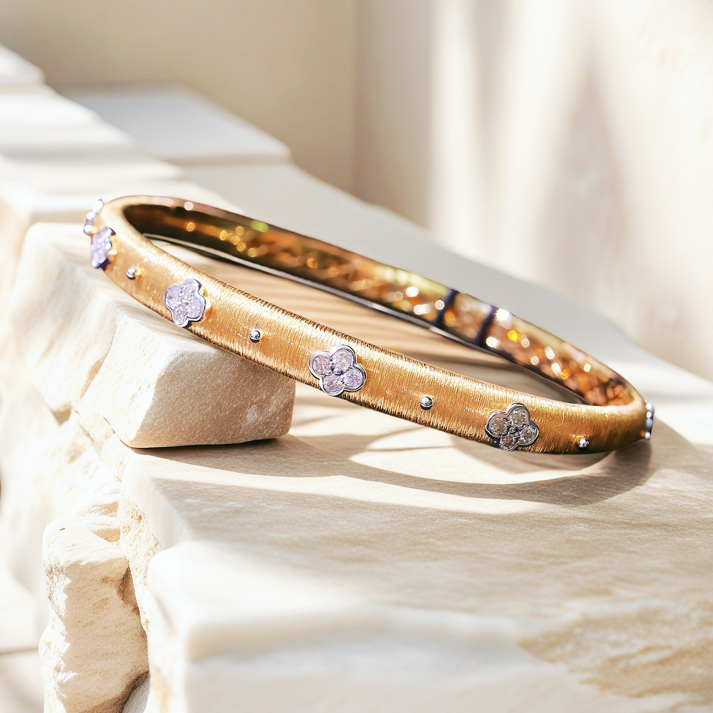 Vintage 18k Gold Diamond Bracelet (Item No. VT129）