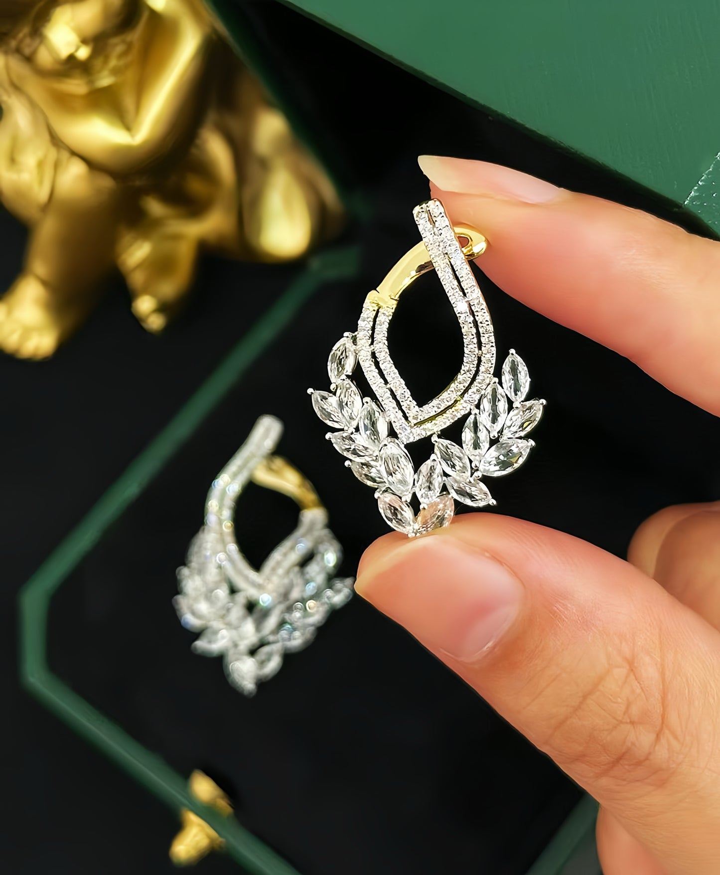 Vintage 18k Gold Diamond Topaz Earring (Item No. VT453）