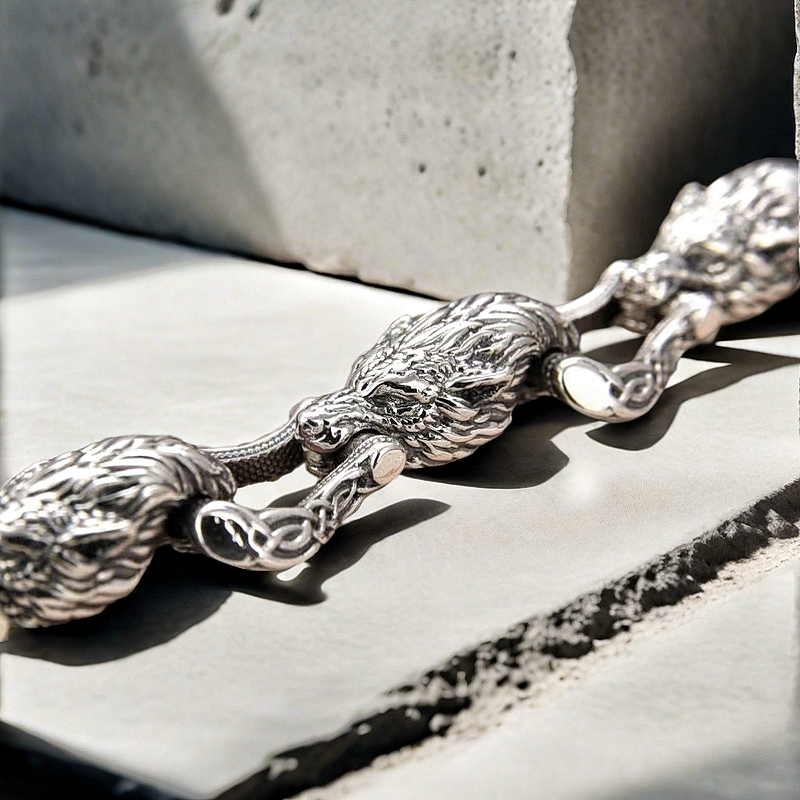 Wolf Silver Bracelet (Item No. B0675）