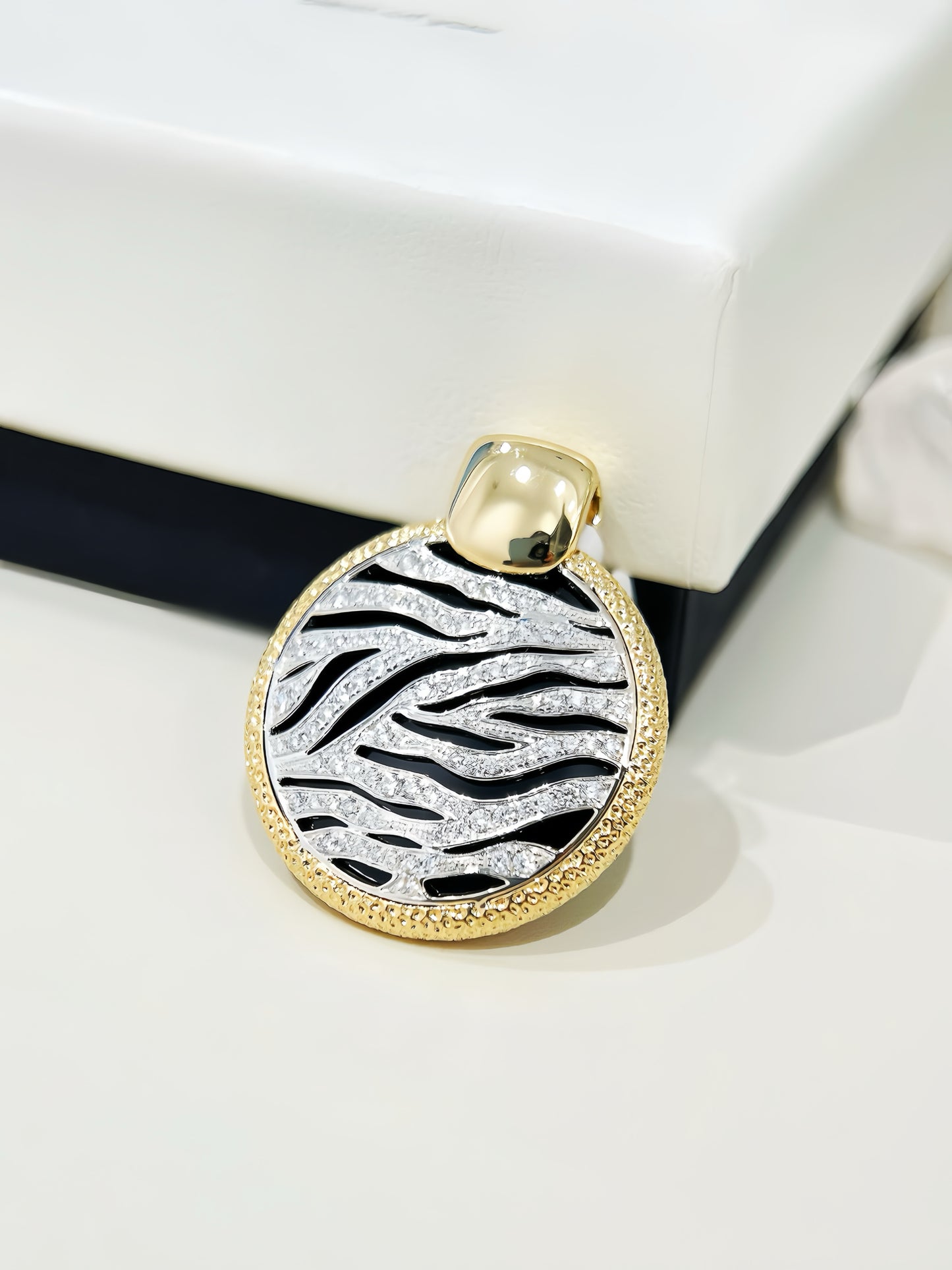 Black Enamel Vintage 18k Gold Diamond Pendant (Item No. VT429）