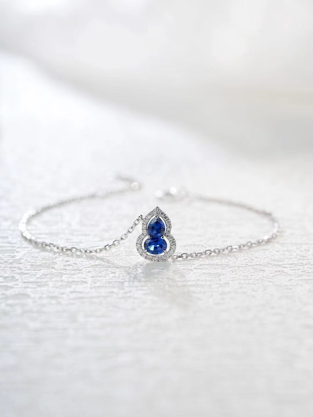 Rainbow Sapphire 18k Gold Bracelet (Item No. SA069）