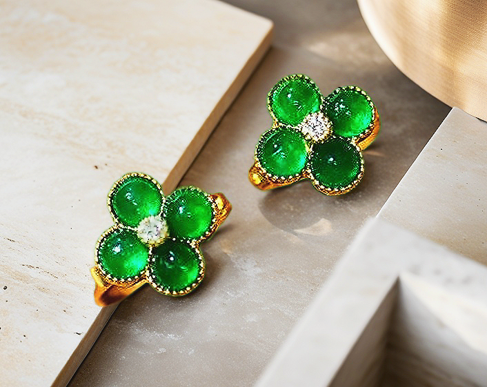 Four-leaf Clover 18k Gold Diamond Emerald Earring (Item No. VT060）