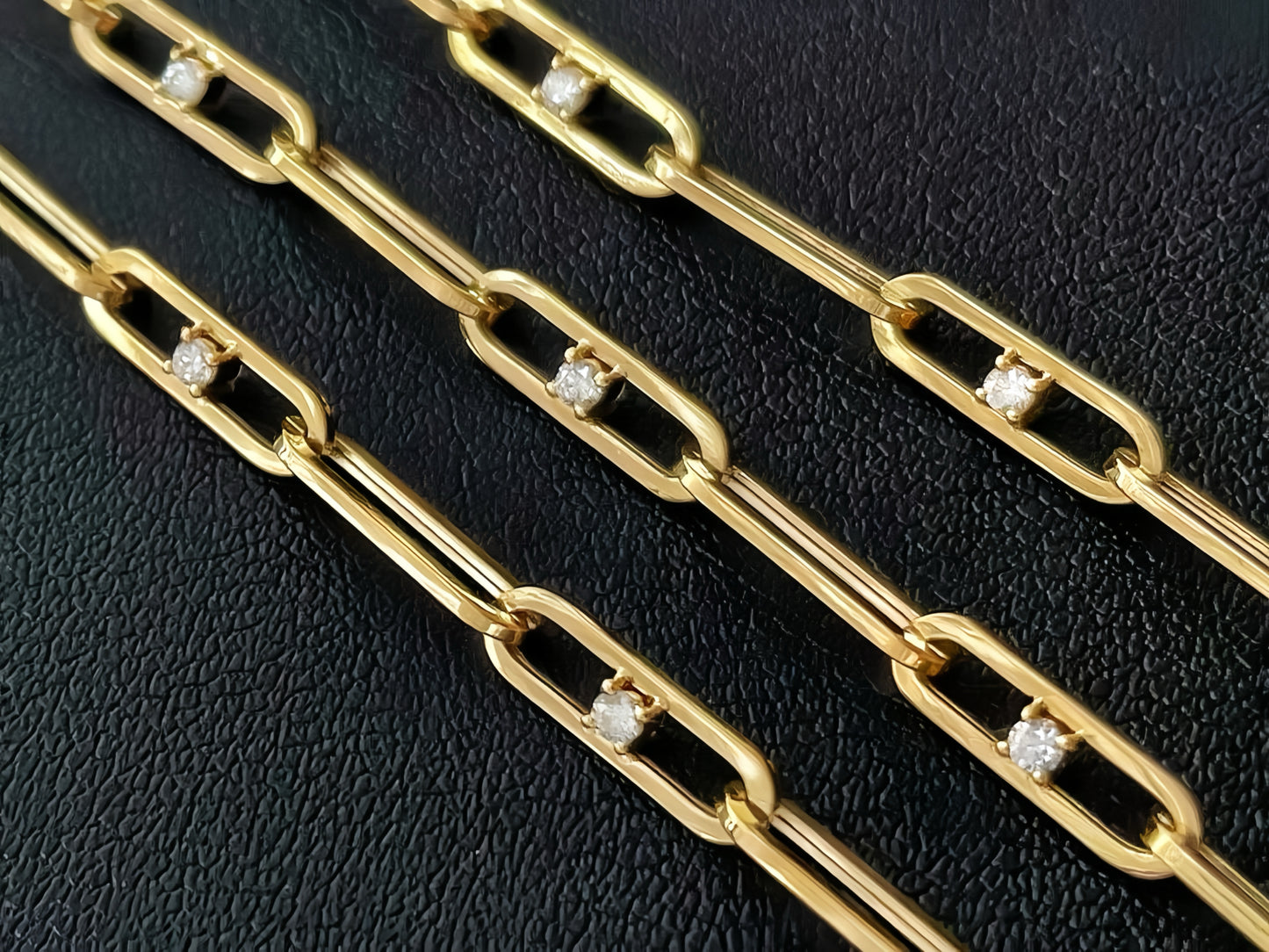 Classy 18k Gold Diamond Bracelet (Item No. VT128）