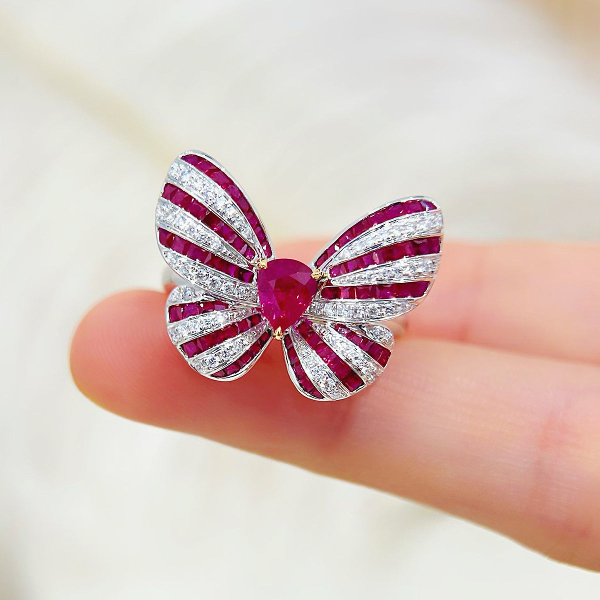 Vintage Butterfly 18k Gold Diamond Ruby Ring (Item No. VT513）
