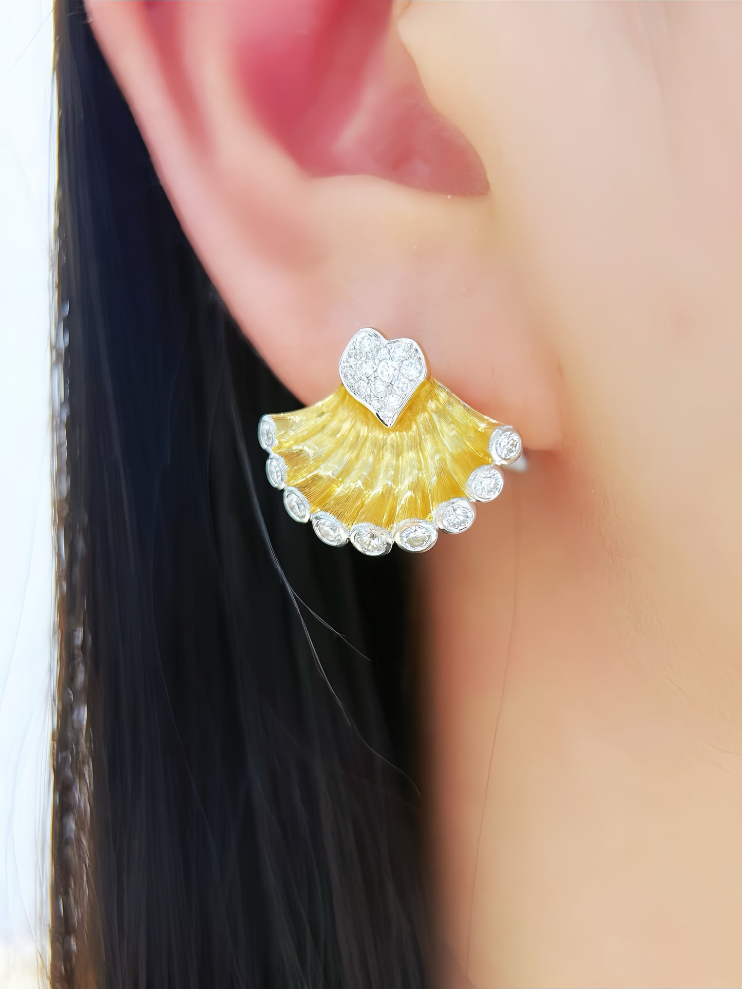Fan-shaped Vintage 18k Gold Diamond Earring (Item No. VT324)