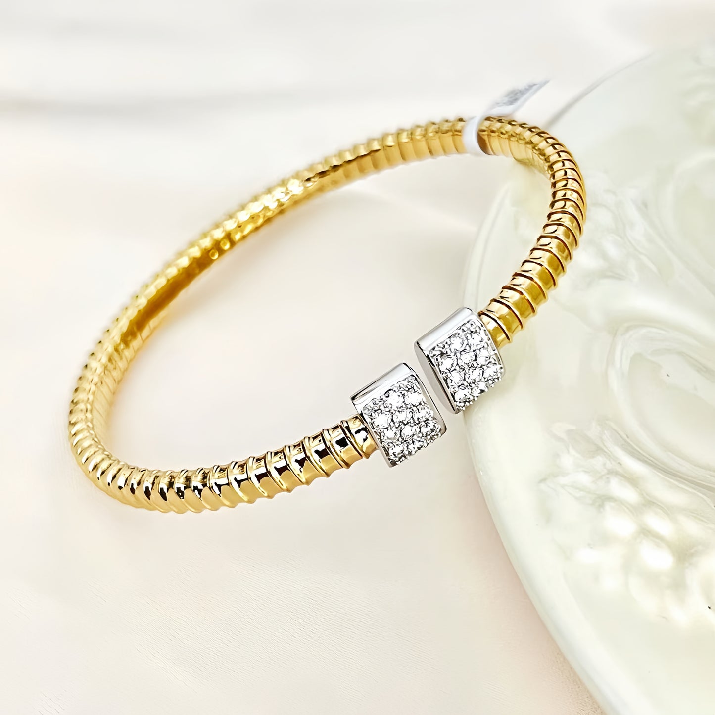 Weaving Vintage 18k Gold Diamond Bracelet (Item No. VT431）