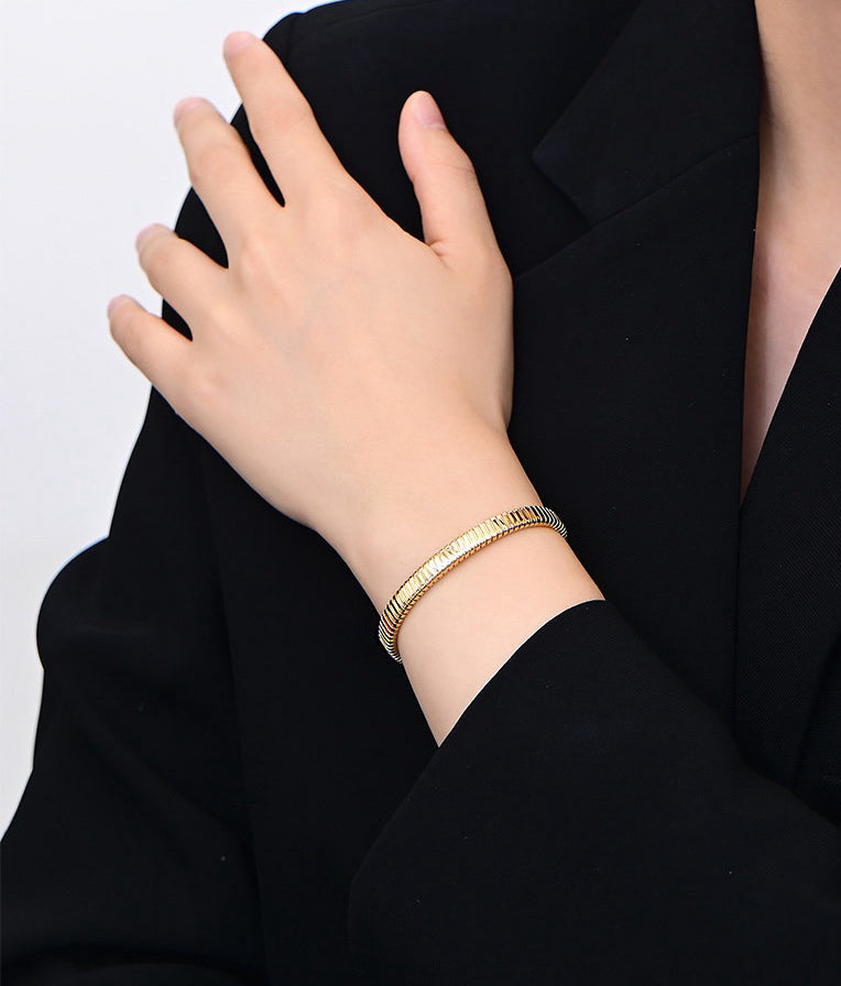 Contemporary 18k Gold Diamond Bracelet (Item No. GB0046）