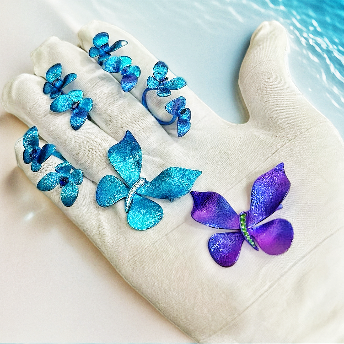 Anodized Titanium Tsavorite Sapphire Brooch (Item No. TA011）