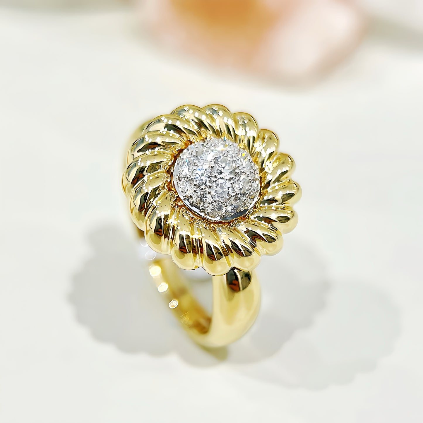 Vintage 18k Gold Diamond Ring (Item No. VT434）