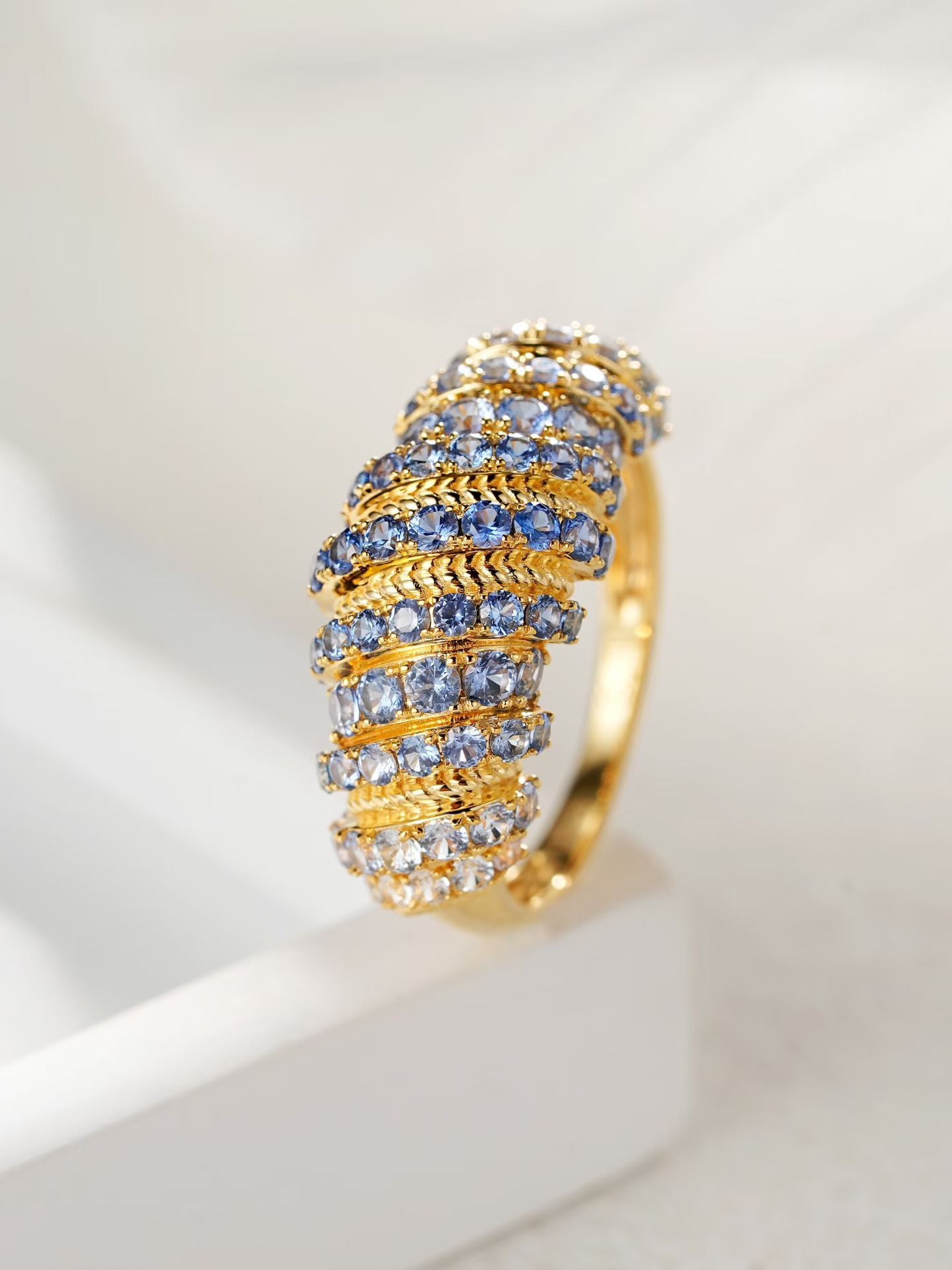 Croissant Rainbow Sapphire 18k Gold Ring (Item No. SA141）