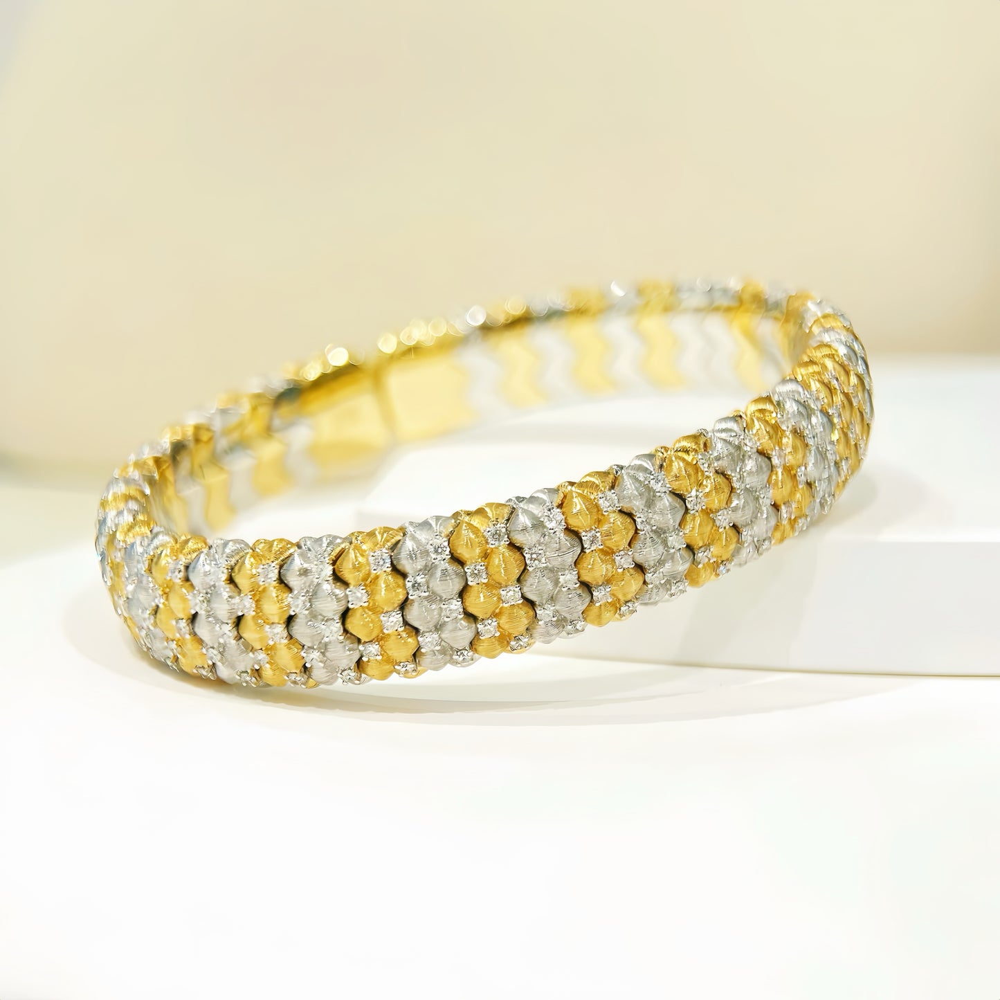 Vintage 18k Gold Diamond Bracelet (Item No. VT355)