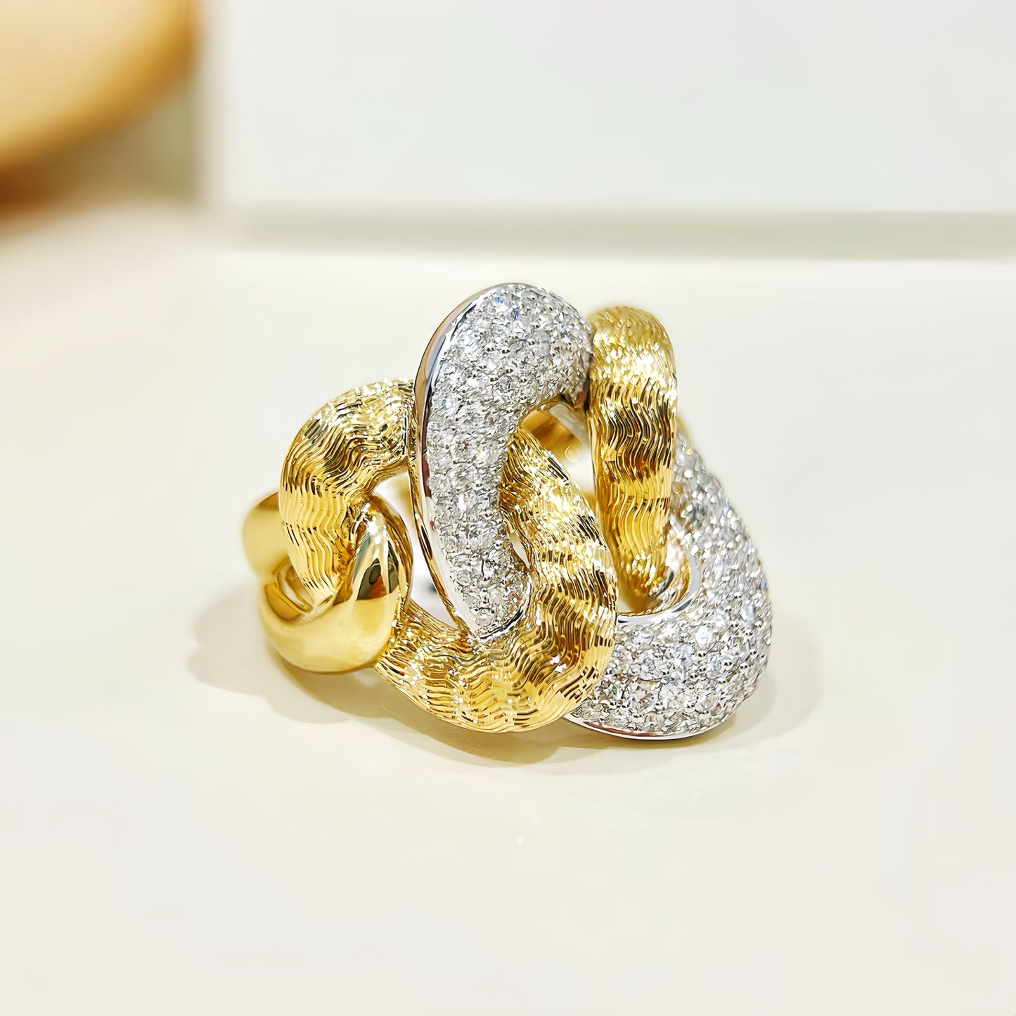 Vintage 18k Gold Diamond Ring (Item No. VT373）