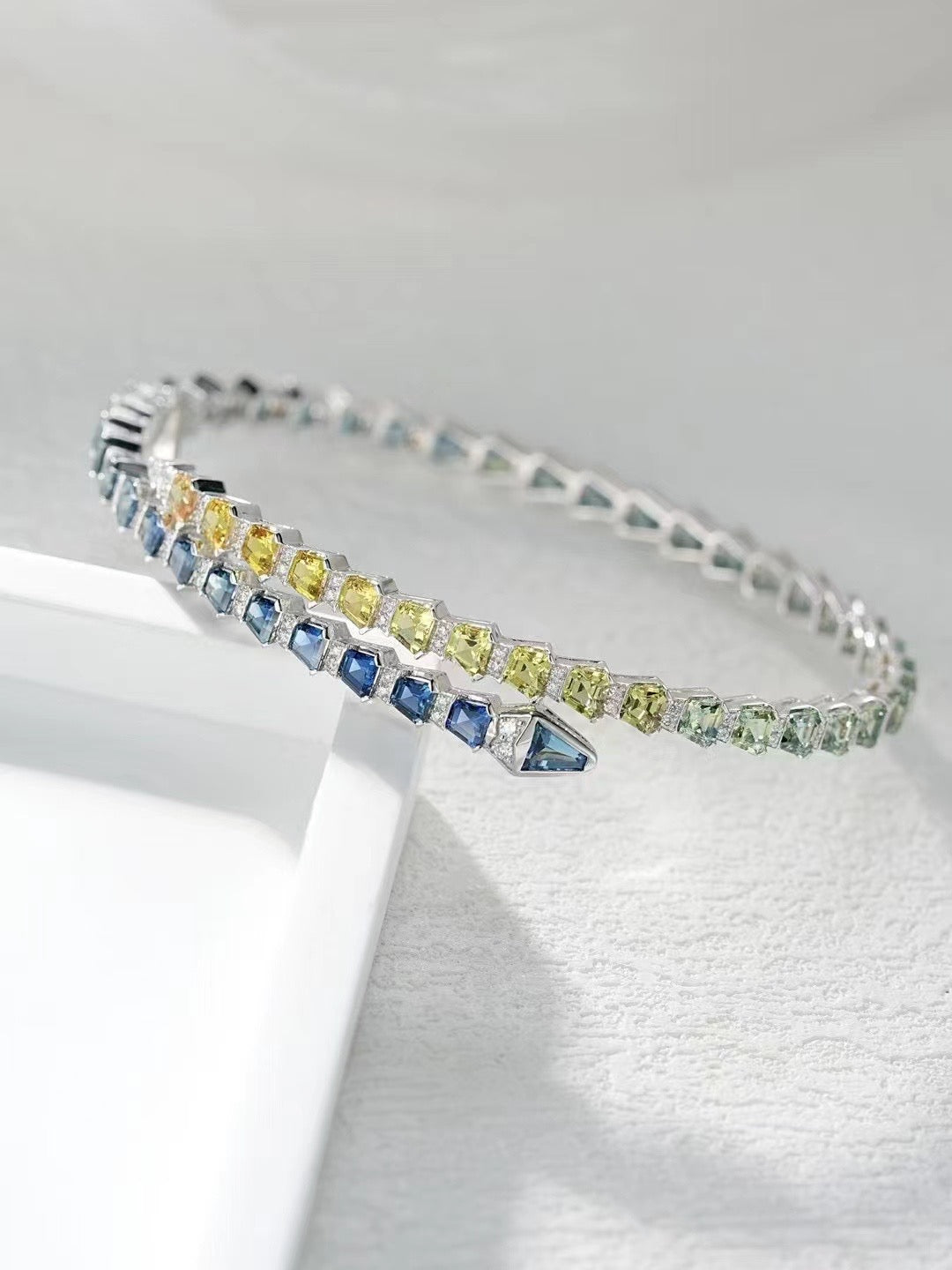 Rainbow Sapphire 18k Gold Bracelet (Item No. SA079）