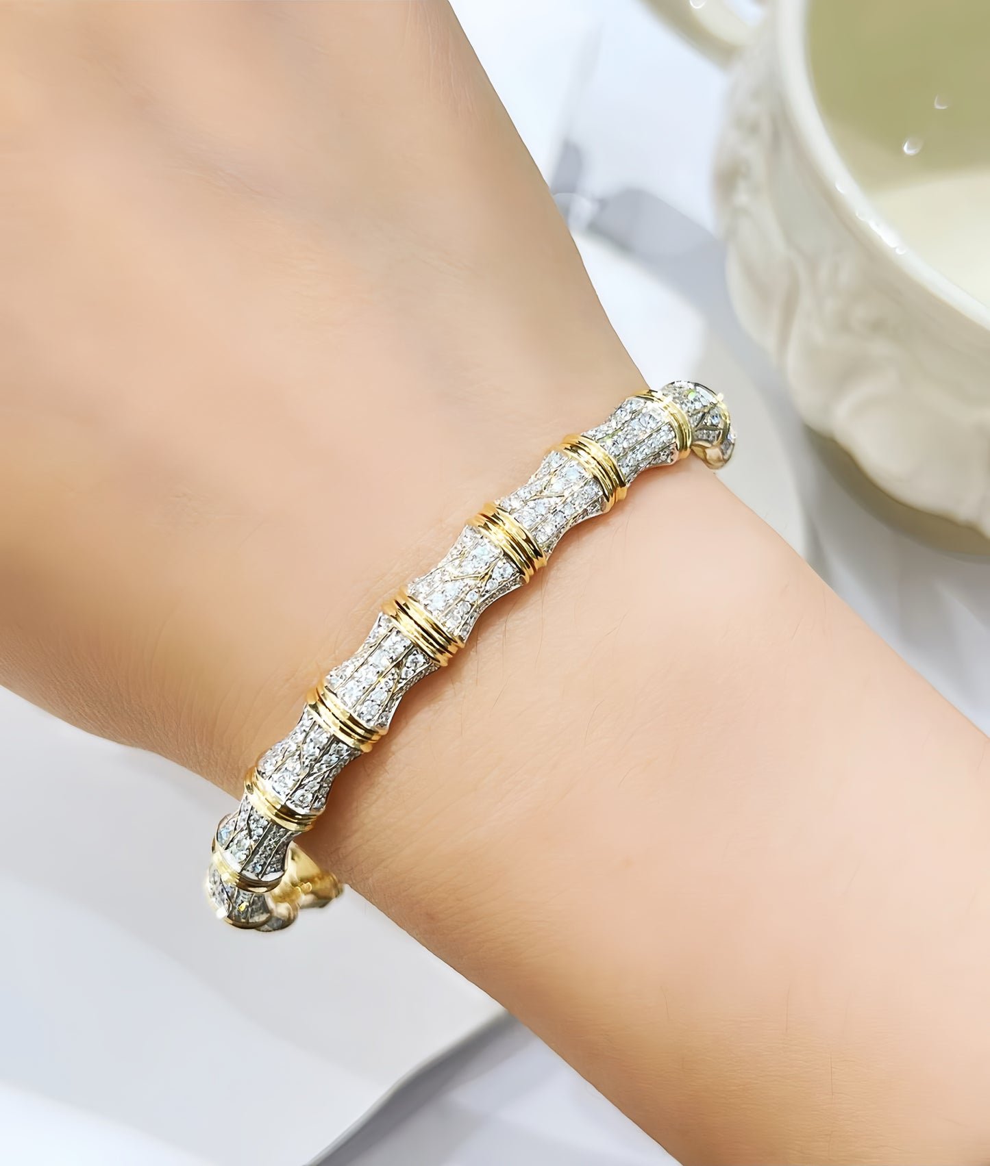 Weaving Vintage 18k Gold Diamond Bracelet (Item No. VT390）