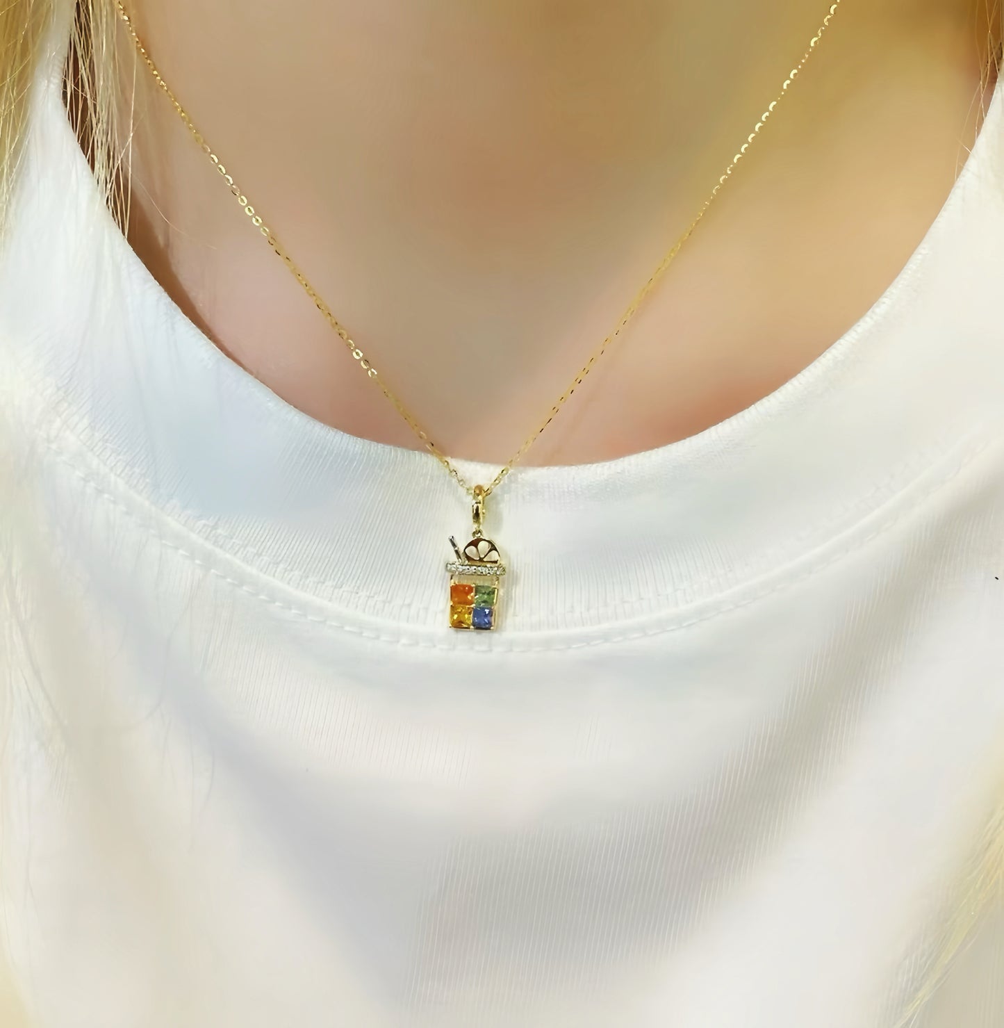 Beverage Glass 18k Gold Diamond Sapphire Pendant (Item No. VT167）