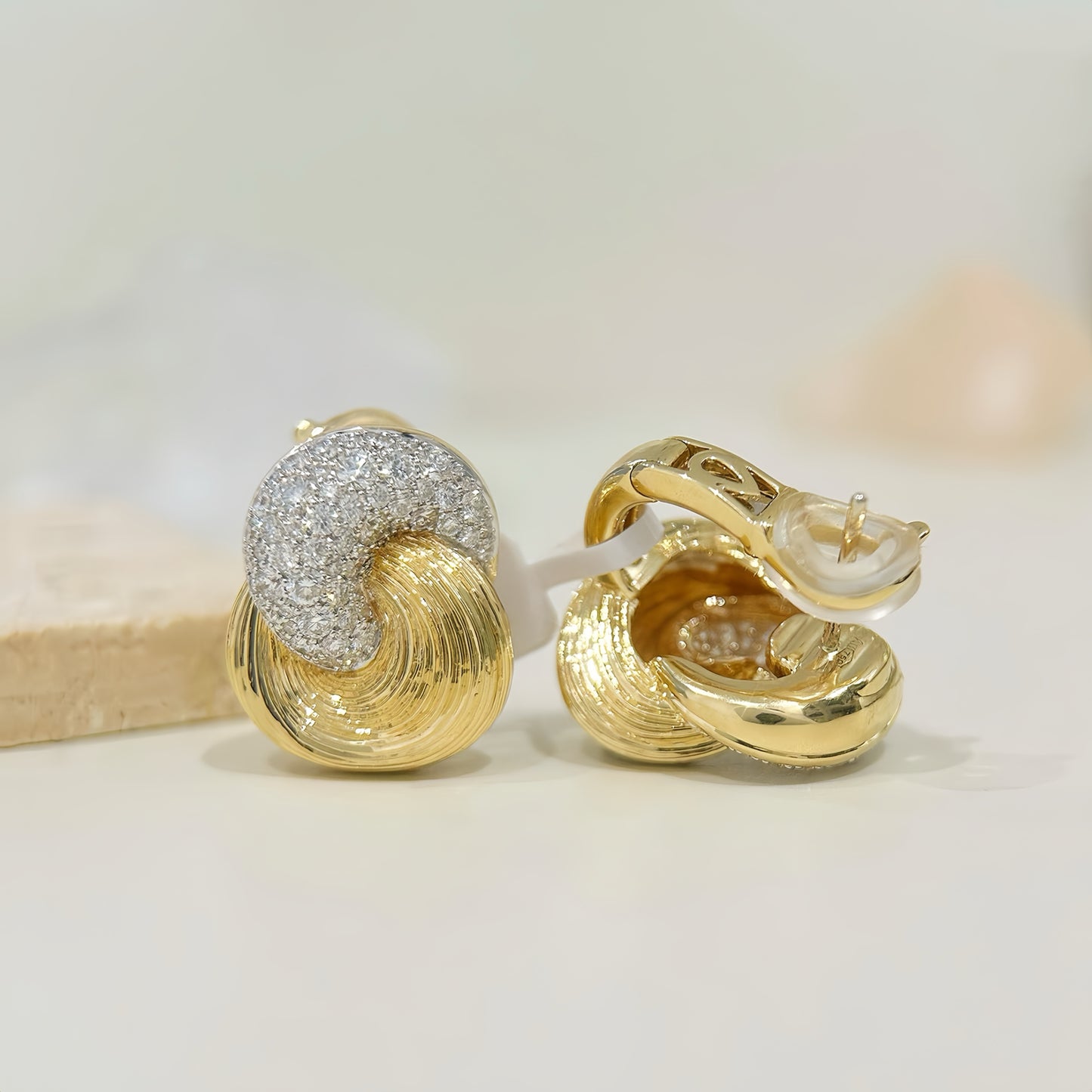 Vintage 18k Gold Diamond Earring (Item No. VT337)