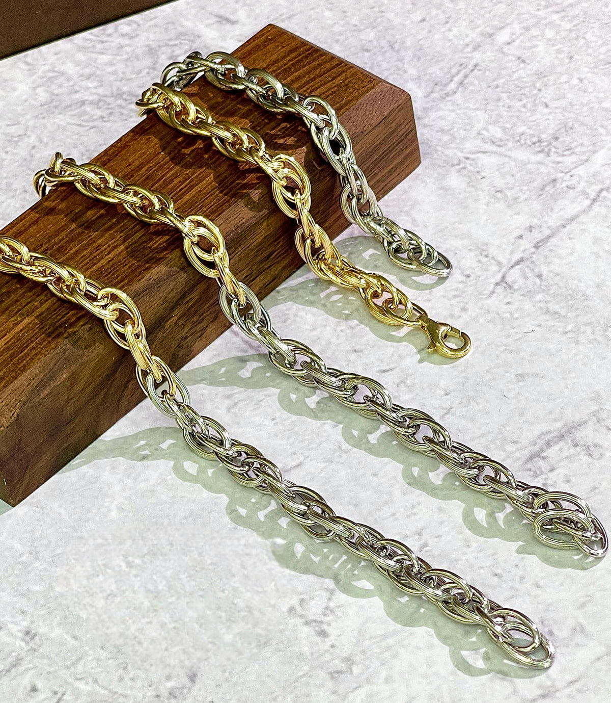 Curb Link 18K Gold Bracelet (Item No. SJB009）