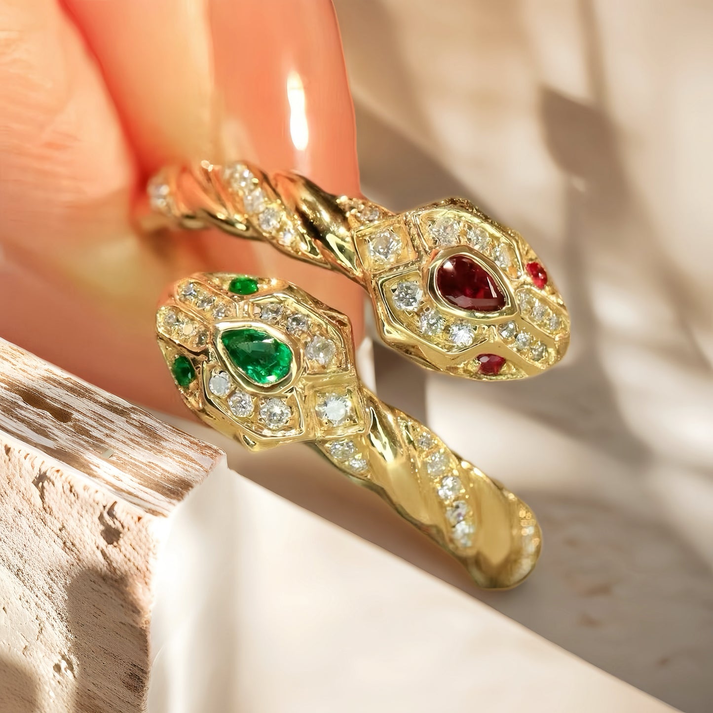 Snake 18k Gold Emerald Ruby Diamond Ring (Item No. VT179）