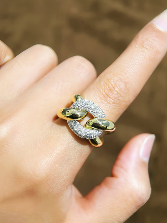Contemporary 18k Gold Diamond Ring (Item No. VT387）