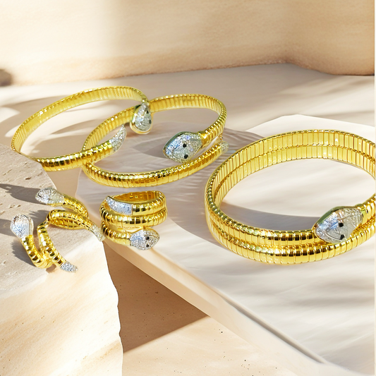 Snake 18k Gold Diamond Bracelet (Item No. VT247）